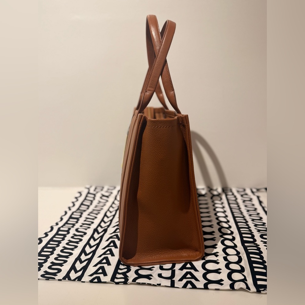 NWT Marc Jacobs large leather the tote bag - argan oil - Picture 2 of 7